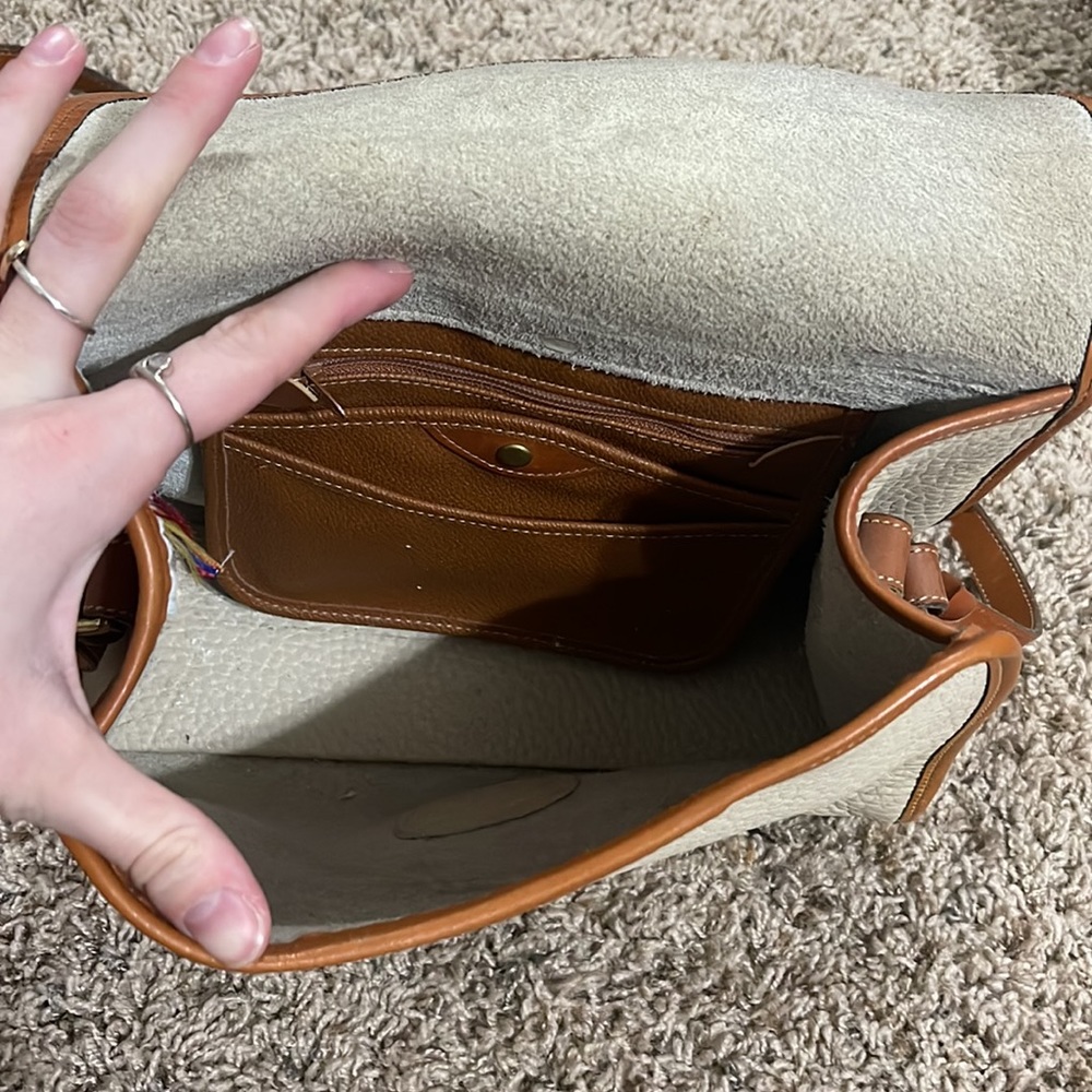 (SOLD) Vintage Dooney & Bourke Crossbody - Picture 9 of 11